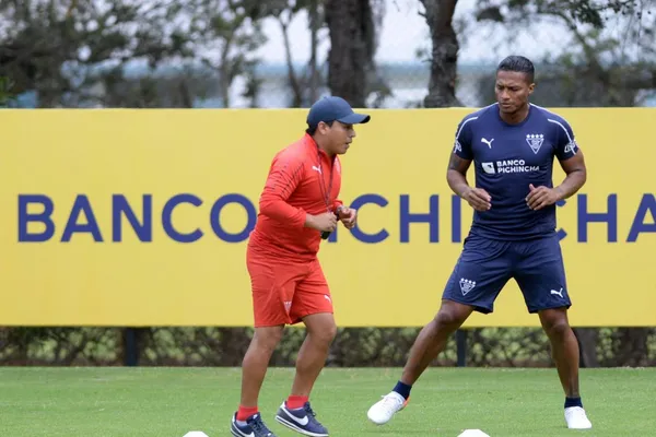 El ecuatoriano Antonio Valencia se dedicó a entrenar por su cuenta luego que no pudiera llegar a Pomasqui por el paro nacional