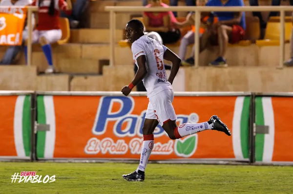 El ecuatoriano destaca en el videojuego FIFA20 por entrar en el Top 3 de los más veloces