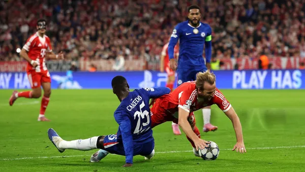 El ecuatoriano hizo una falta polémica dentro del área, al finalizar el cotejo se acercó Nicolás Jackson para consolarlo