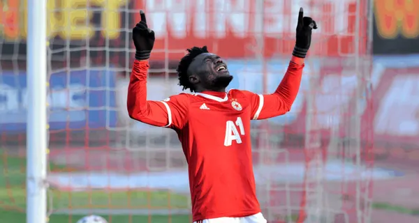 El ecuatoriano provocó la irá de los aficionados del equipo búlgaro