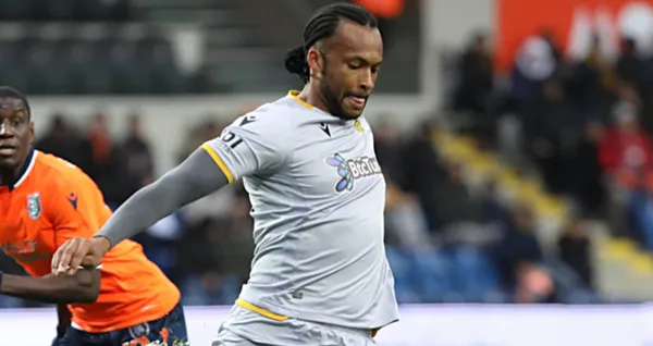 El ecuatoriano subió una historia en su cuenta de Instagram pero físicamente se lo ve sin energías