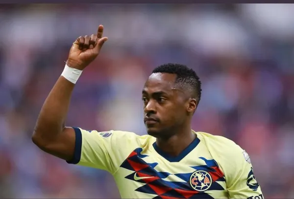 El ecuatoriano aún no tiene equipo y en Ecuador lo siguen descartando