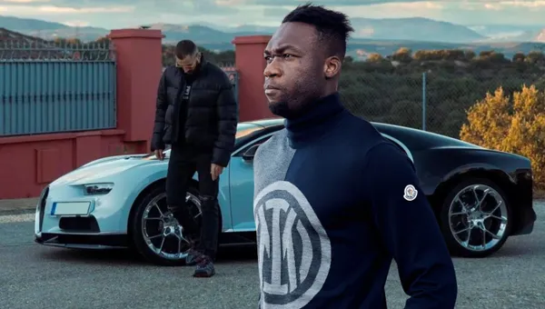 El ecuatoriano tiene un auto de lujo, pero no se compara con el de Karim Benzema