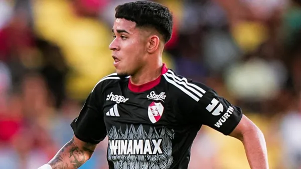 El ecuatoriano tuvo minutos en el partido de Vélez contra River