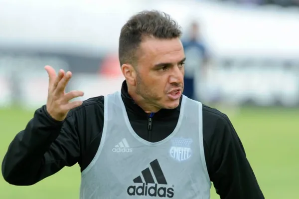 El entrenador argentino lanzó una dura crítica sobre la tienda azul