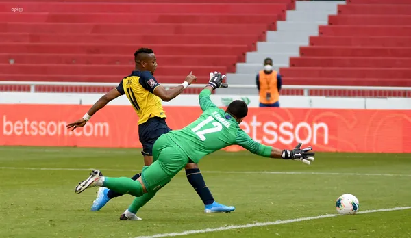 El entrenador argentino a pesar de las adversidades ya tiene listo su equipo titular