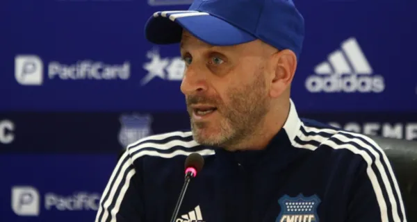 El entrenador campeón con Emelec se ofreció para dirigir nuevamente al ‘bombillo’