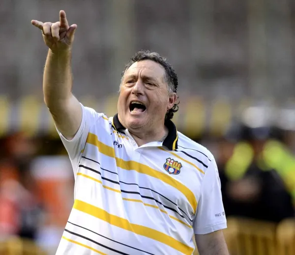 El entrenador ex BSC perdió un campeonato nacional ante su clásico rival, Emelec