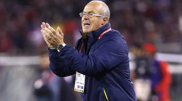 El entrenador de la selección ecuatoriana se espera reunir con la FEF para definirlo