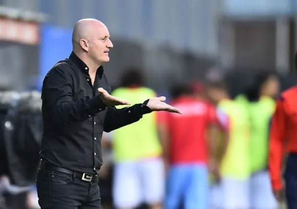 El entrenador uruguayo alista el equipo para enfrentar a Barcelona SC