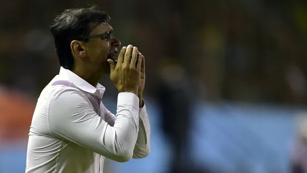 El entrenador Uruguayo busca alternativas ante tantos jugadores lesionados en el primer plantel