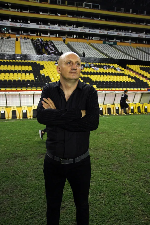 El entrenador uruguayo busca un nuevo título con "Los Albos"