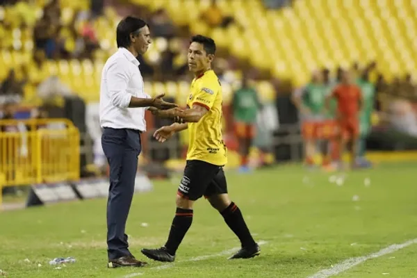 El entrenador uruguayo del Deportivo Cuenca reveló que les hace falta a los jugadores nacionales y porqué con el físico no alcanza