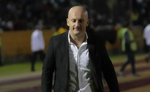 El entrenador uruguayo no tiene su futuro definido