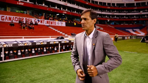 El estratega argentino debe decidir entre dos posibles refuerzos