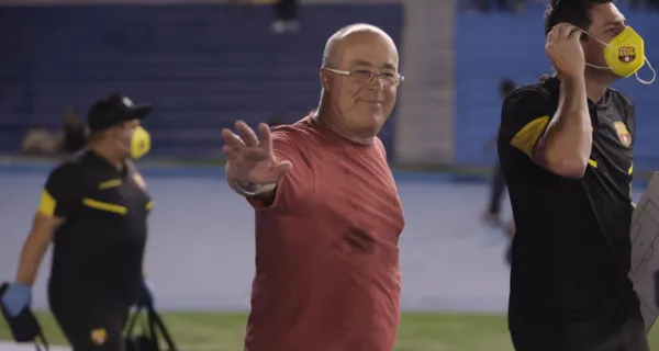 El estratega argentino fue crítico y mencionó sus falencias contra 9 de Octubre