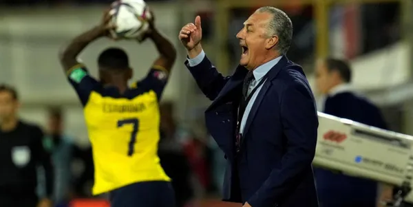 El estratega argentino Gustavo Alfaro mostró su preocupación luego del partido con Irak