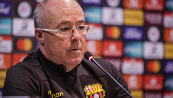 El estratega argentino presentó la renuncia al ídolo y esta fue la decisión