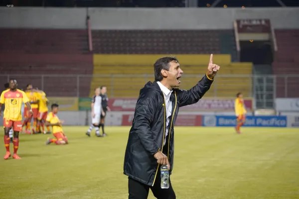El estratega argentino se refirió a la hinchada de el "ídolo"