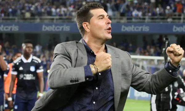 El estratega eléctrico se lanzó flores luego de la goleada que le propinaron al Delfín del Manta