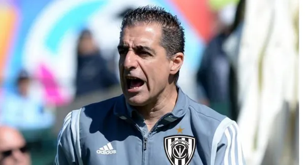 El estratega de Independiente del Valle se refirió al "codazo" de Landázuri a Joao Rojas, pero también aprovechó para dejarle un "cariñito" a Nassib Neme