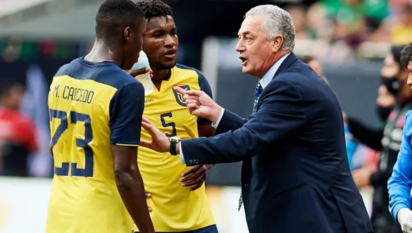 El estratega de la selección ecuatoriana tendrá una dura decisión para el Mundial