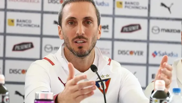 El estratega de Liga de Quito semanas atrás se quejó del VAR y fue protagonista en el partido frente a Emelec