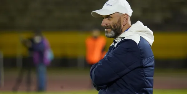 El estratega se hizo para atrás cuando le preguntaron si saldría campeón con Emelec