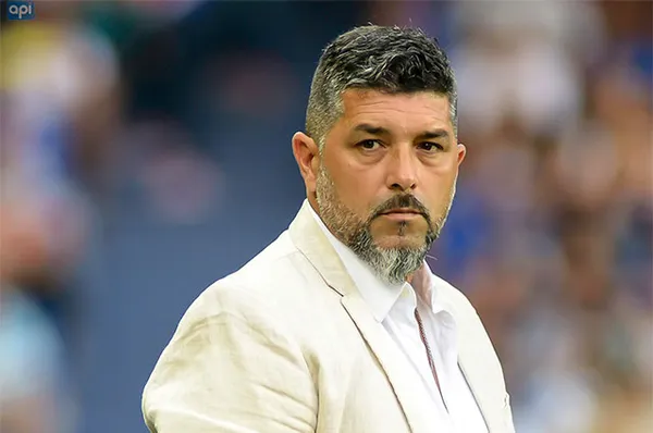 El estratega uruguayo habría renunciado a los Canarios