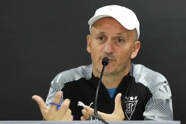 El estratega uruguayo quiere un par de refuerzos en estas posiciones