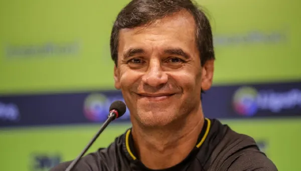 El estratega no vivió una buena jornada en Brasil, y como era costumbre se excedió en los reclamos