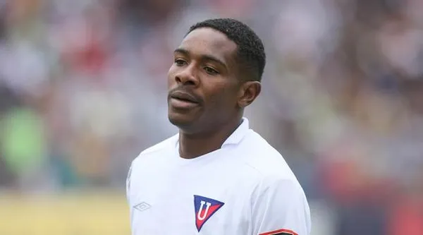 El ex defensa central se alejó de las canchas