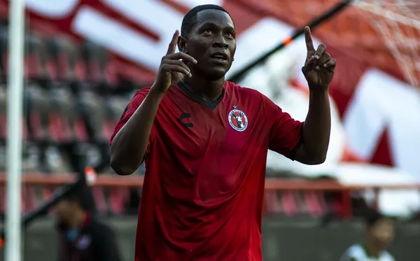 El ex Emelec tiene un carro nada barato y lo maneja por las calles de México