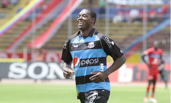 El ex goleador se quedó sin trabajo