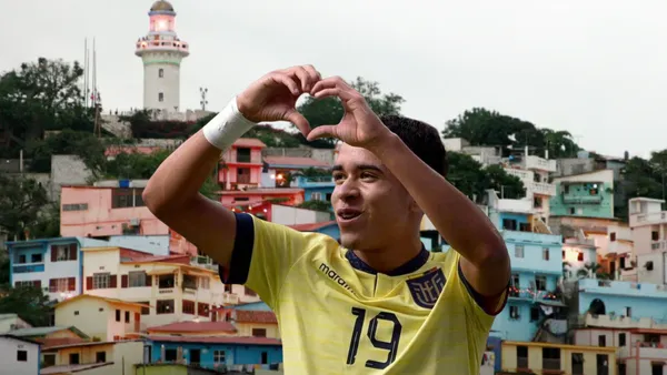 El gesto de Kendry Páez demostrando que no olvidó sus raíces