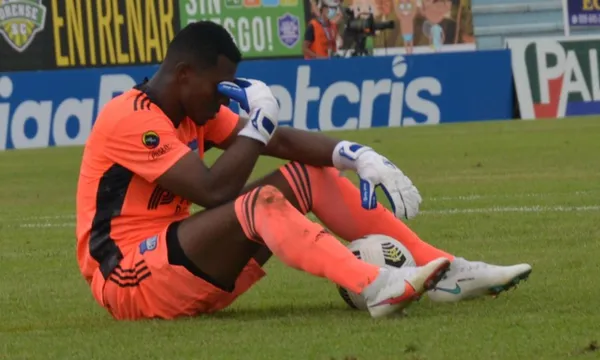 El golero del conjunto eléctrico hizo algo poco ético para mantener el marcador