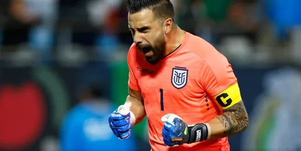 El golero de la Selección Ecuatoriana se llevó los aplausos cuando salió al terreno de juego