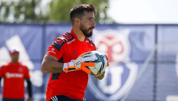 El golero de la Selección Ecuatoriana volvió a ser blanco de críticas y la U de Chile se lava las manos