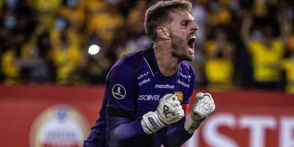 El guardameta de Barcelona SC dejó a todos sorprendidos, a pesar de que está lesionado tiene gran compromiso con Barcelona SC