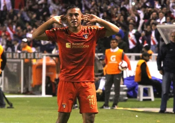 El habilidoso mediocampista prefirió jugar en el "Expreso Austral"