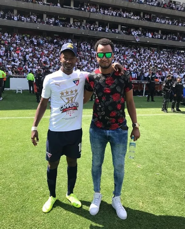 El hermano de Jefferson Orejuela, William, recibió el saludo de Thiago Silva, Neymar, Douglas Augusto y Antonio Valencia
