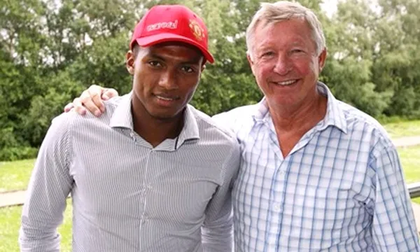 El histórico estratega del Manchester United reconoció el trabajo de Antonio Valencia