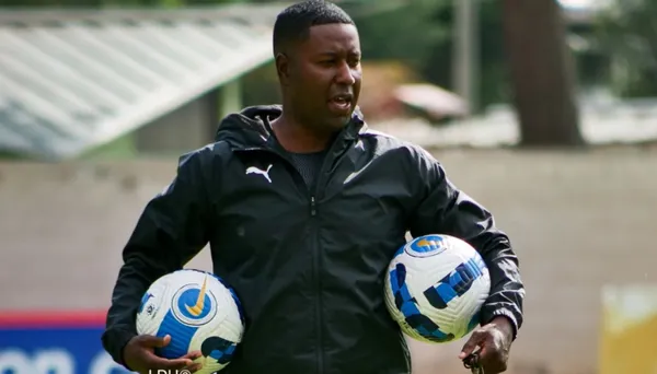 El histórico jugador de la selección ecuatoriana hizo algo insólito para ganarse el respeto de los jugadores de Liga