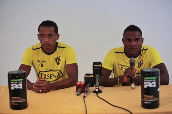 El ídolo llevó a Eder Cetre y Nixon Molina