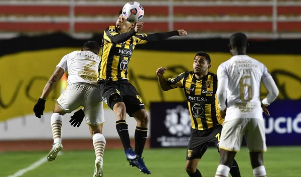 El "ídolo" presentó el peor partido en lo que va de la temporada y deja abierto su grupo con la victoria de Santos sobre Boca Juniors