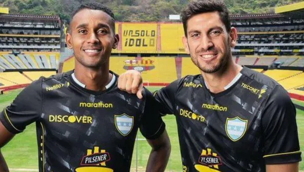 El ídolo presentó su nueva camiseta en honor a Guayaquil, se llevó las críticas