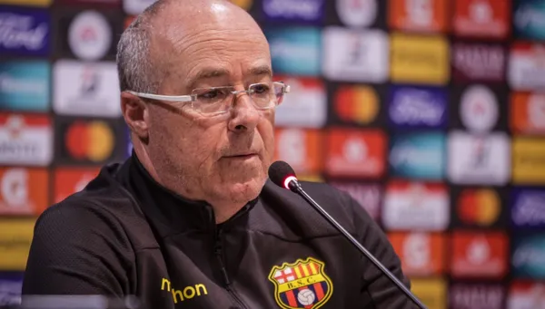 El ídolo tuvo un partido para el olvido y preocupa a los aficionados por su nivel