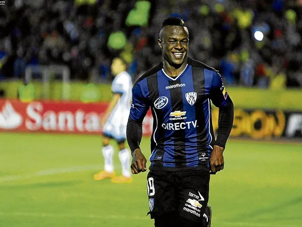 El joven delantero estaría en carpeta de la U y vendría por un nuevo sueldo