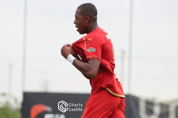 El joven delantero de Liga de Quito ha destacado, siendo comparado con el astro francés