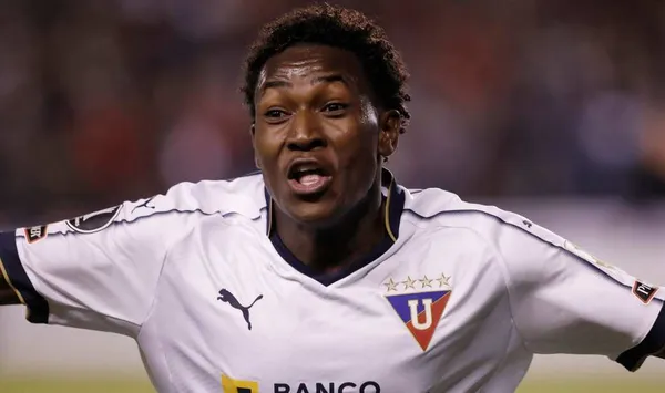 El joven extremo de Liga de Quito dribla más que el resto de sus compañeros